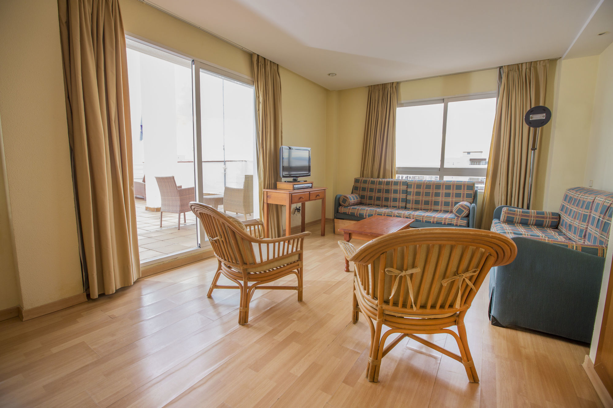 גאנדיה Hotel Tres Anclas מראה חיצוני תמונה
