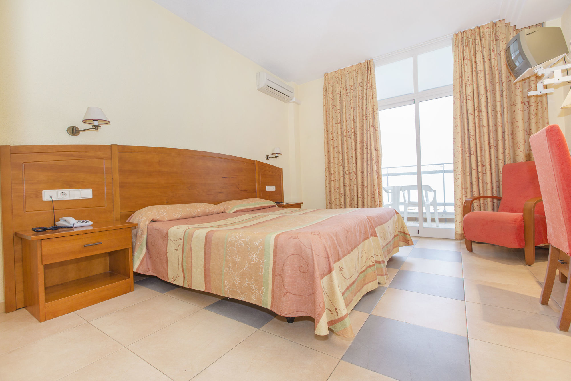 גאנדיה Hotel Tres Anclas מראה חיצוני תמונה